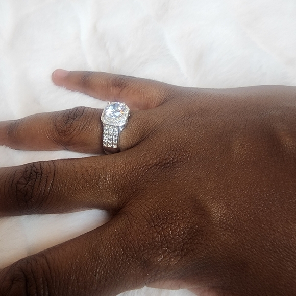 NWT Fashion Cubic Zirconia Ring - Picture 6 of 6